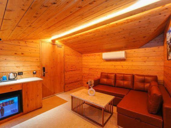 Anantam Resort & Spa Kasauli Ngoại thất bức ảnh